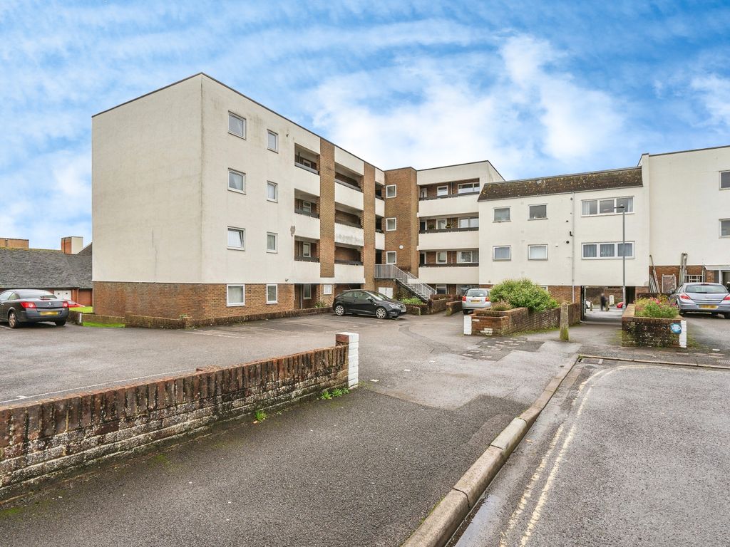 2 bed flat for sale in Regal Close, Portsmouth, Hampshire PO6, £190,000