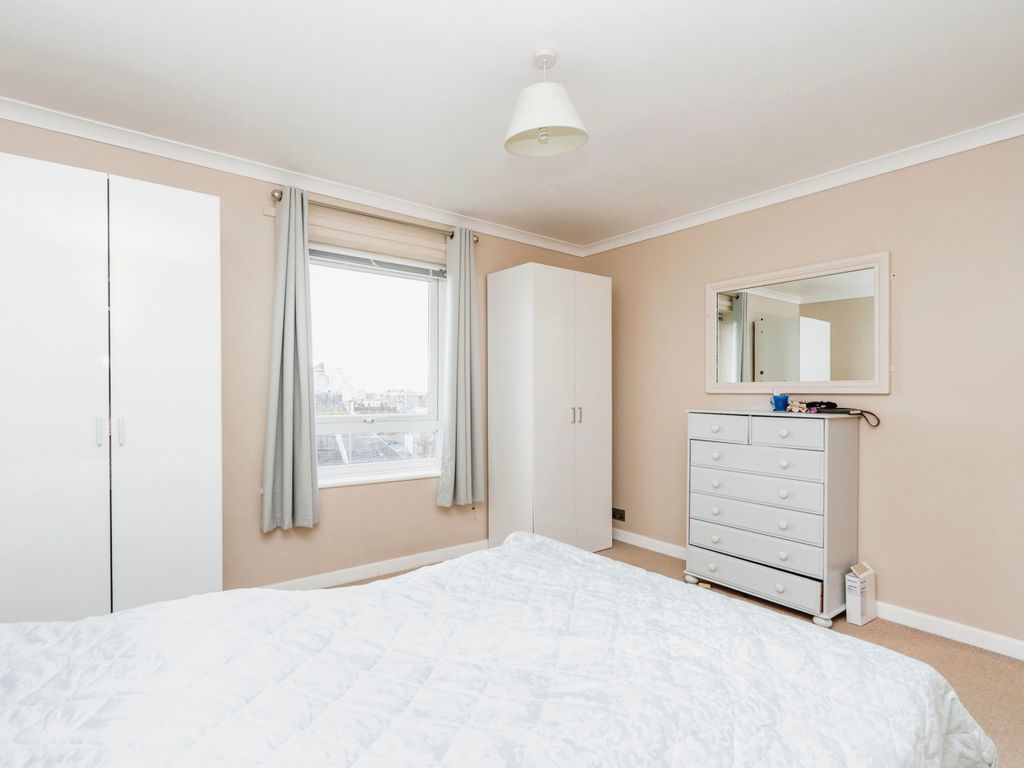 2 bed flat for sale in Regal Close, Portsmouth, Hampshire PO6, £190,000