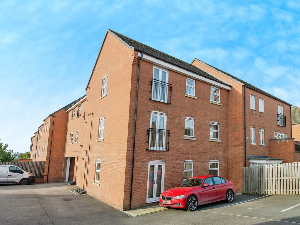 2 bed flat for sale in Kitson Road, Whitwood, Castleford WF10, £95,000