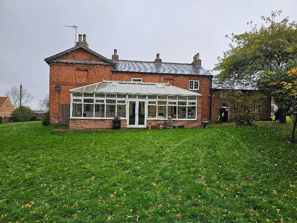 6 bed farmhouse for sale in Great North Road, Markham Moor, Retford DN22, £795,000