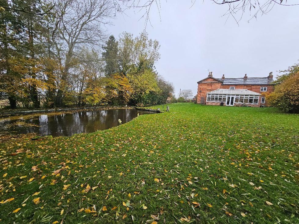 6 bed farmhouse for sale in Great North Road, Markham Moor, Retford DN22, £795,000