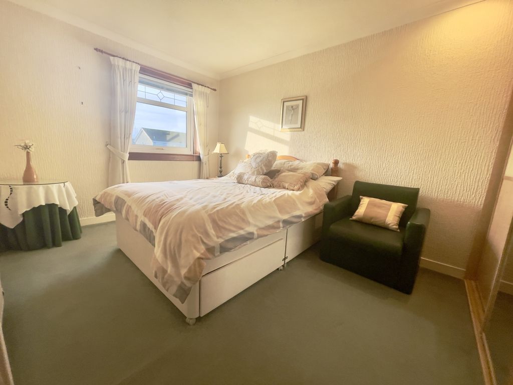 2 bed flat for sale in Edzell Row, Kilwinning KA13, £79,995