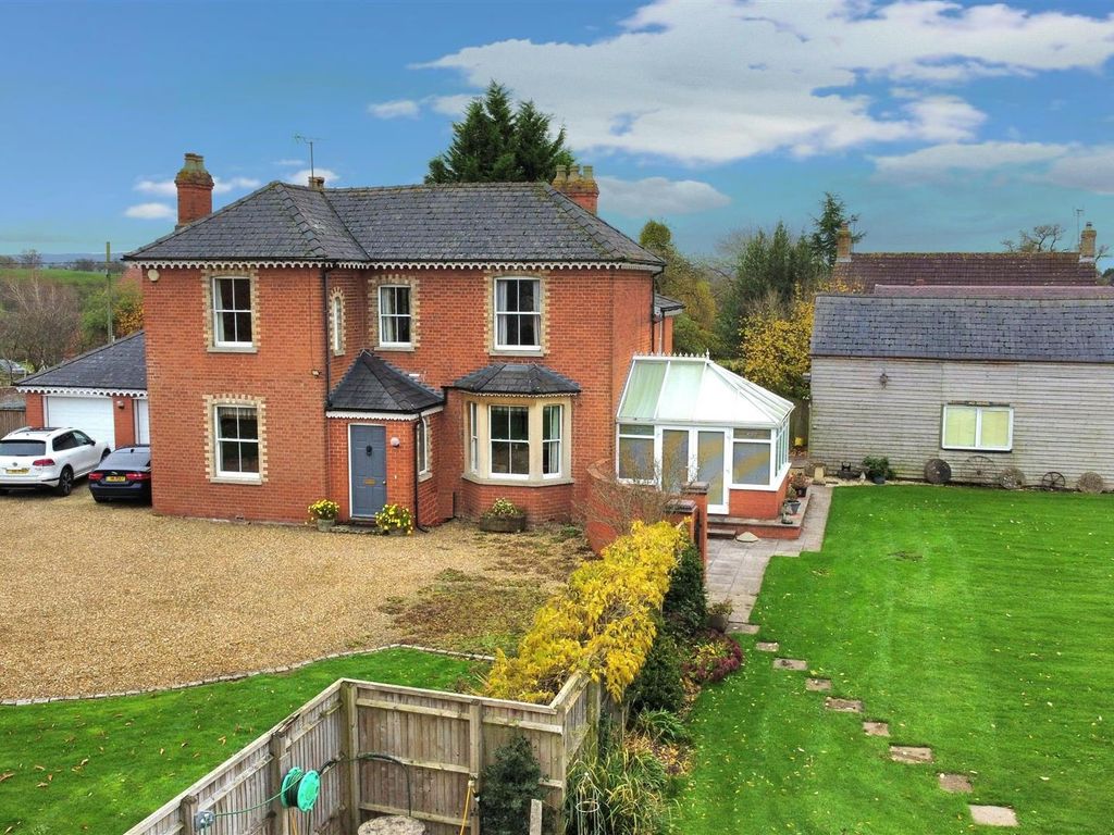 4 bed detached house for sale in Oakle Street, Churcham, Gloucester GL2, £925,000