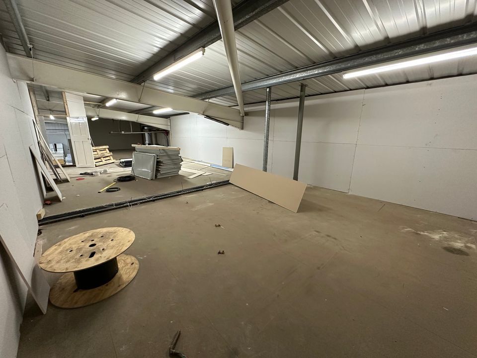 Warehouse to let in Colney Hatch Lane, London N11, £36,000 pa