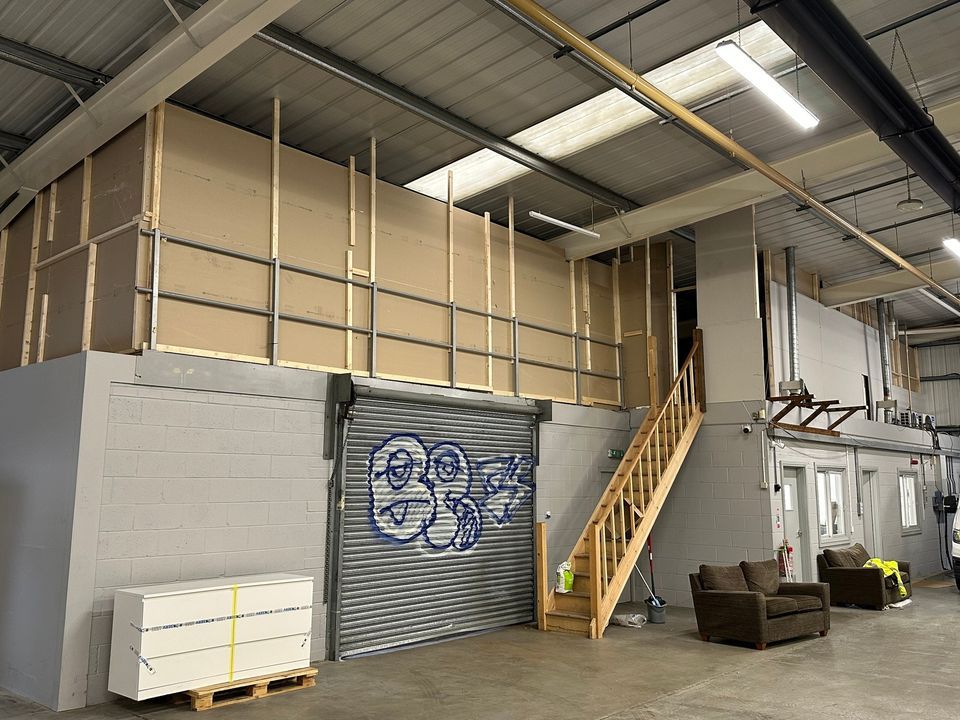 Warehouse to let in Colney Hatch Lane, London N11, £36,000 pa