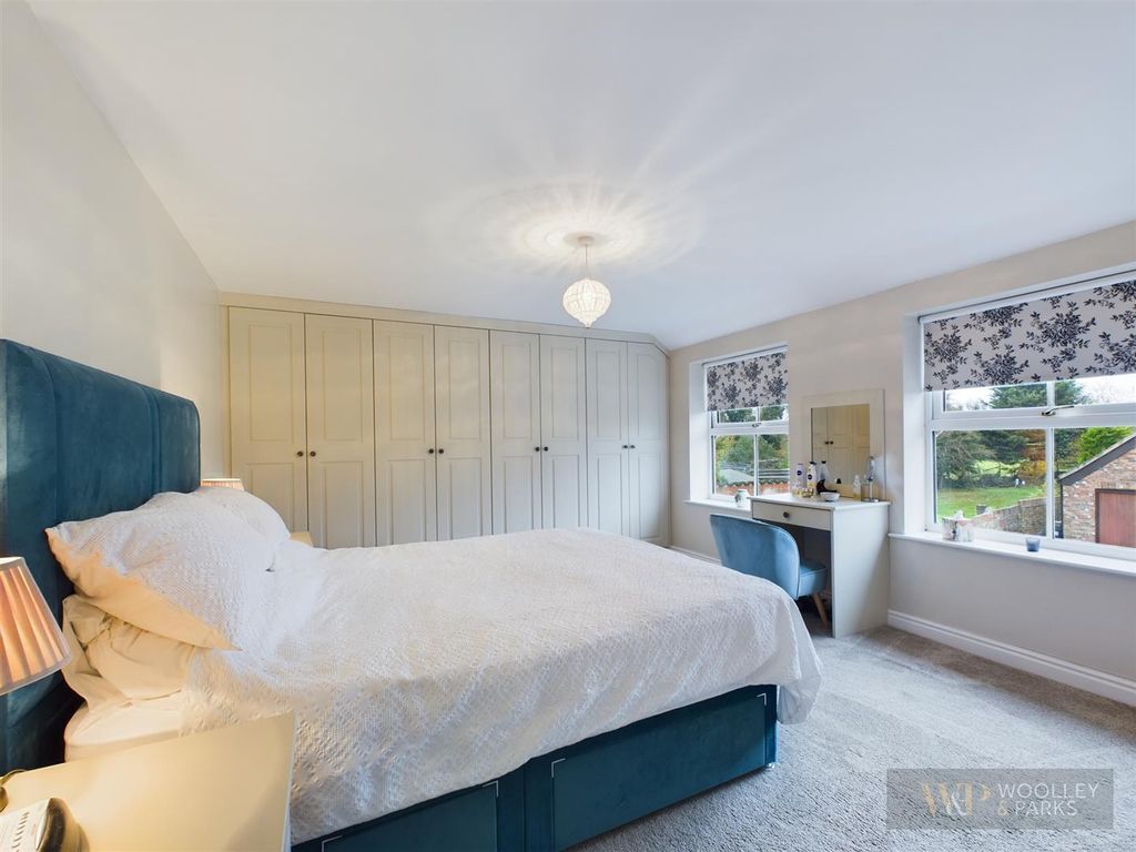 5 bed terraced house for sale in York Road, Little Driffield, Driffield YO25, £500,000