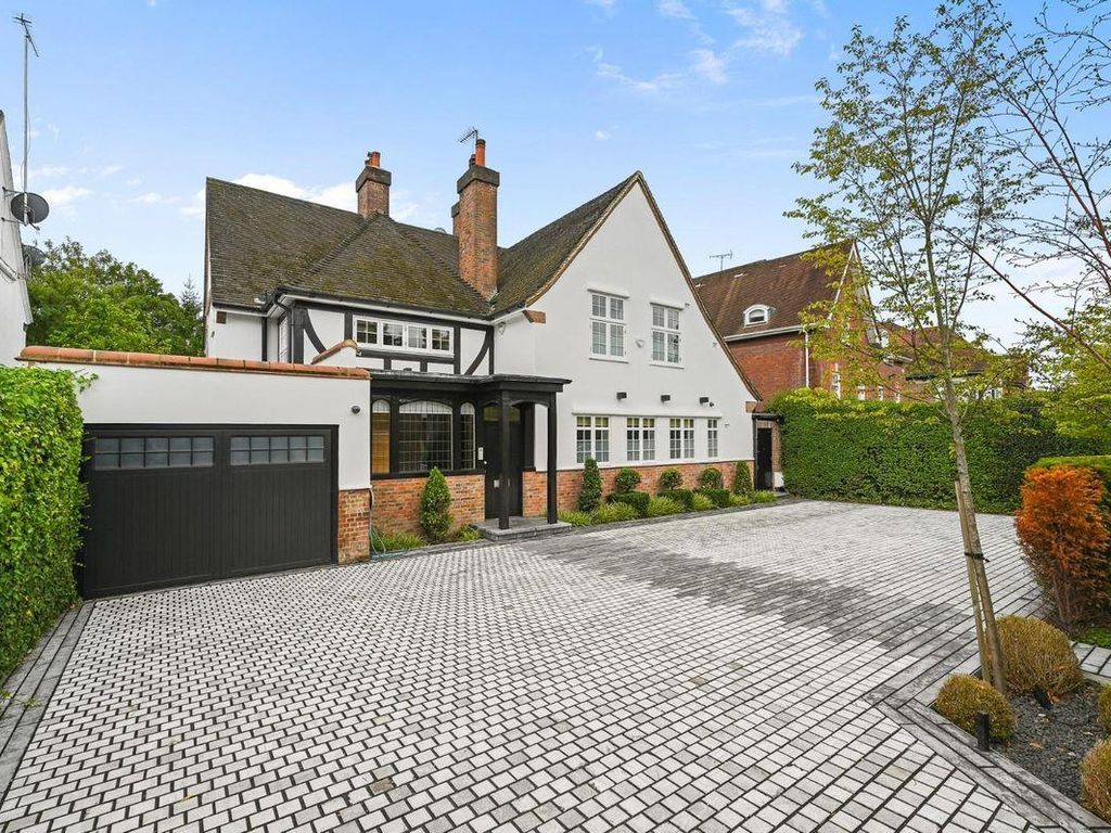 5 bed detached house to rent in The Bishops Avenue, Hampstead Garden Suburb N2, £21,450 pcm