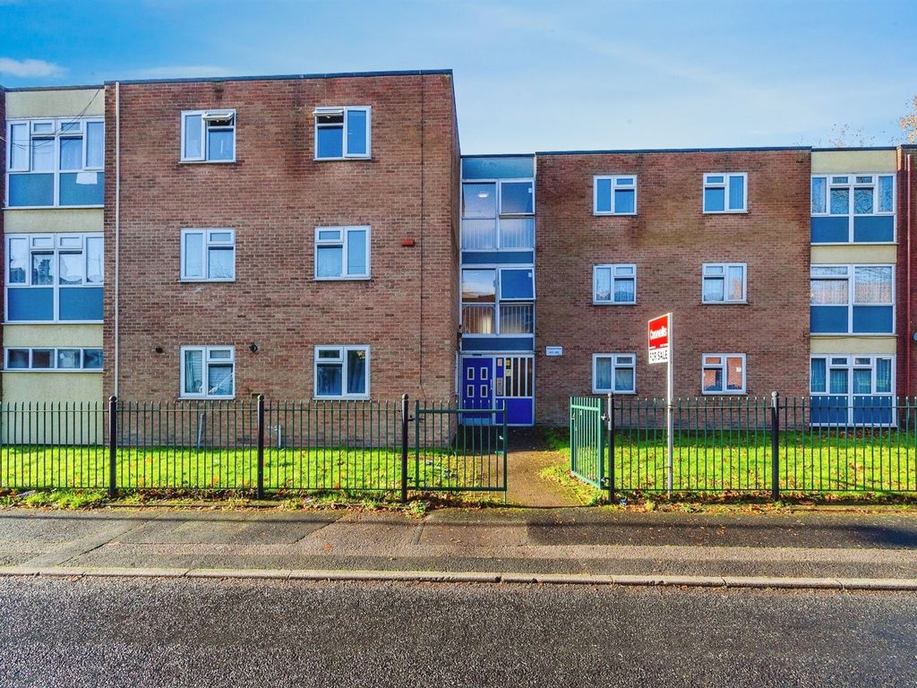2 bed flat for sale in Alexandra Road, Walsall WS1, £110,000