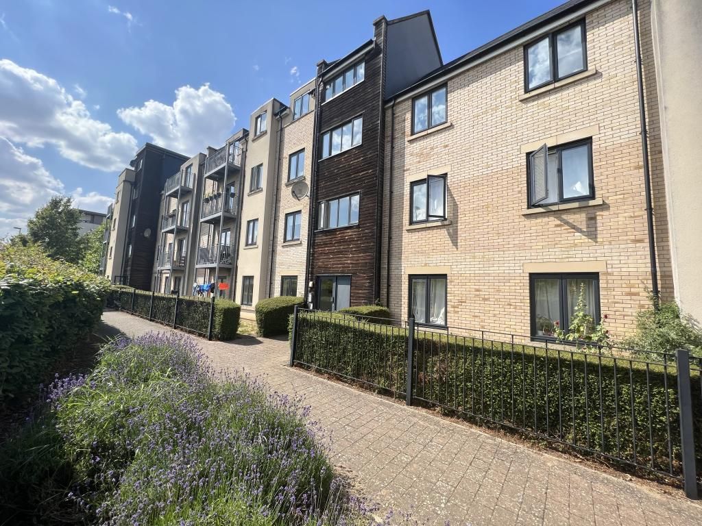 2 bed flat to rent in Sweetpea Way, Cambridge CB4, £1,390 pcm