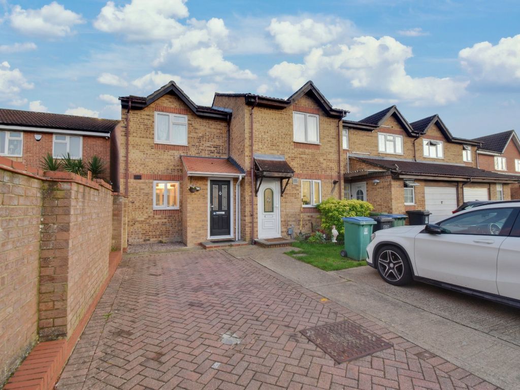 3 bed end terrace house to rent in Watford, Hertfordshire WD18, £2,300 pcm
