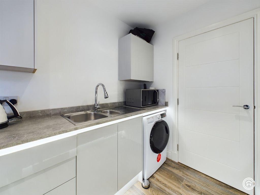 3 bed flat for sale in Carmyle Avenue, Glasgow G32, £140,000