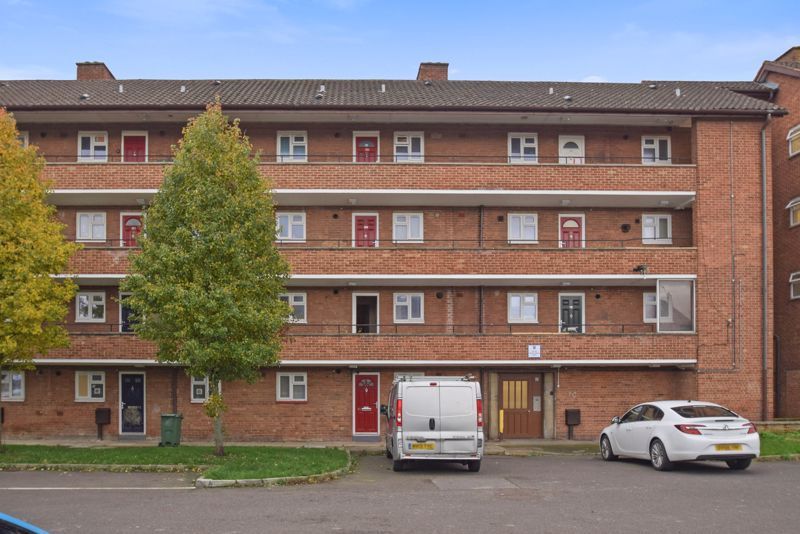 1 bed flat for sale in Princess Elizabeth Way, Cheltenham GL51, £95,000