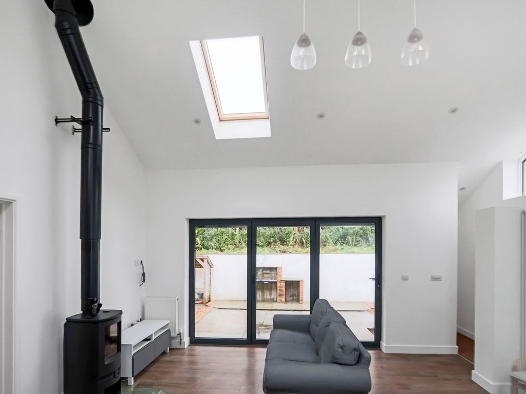 2 bed detached bungalow for sale in Keston Avenue, Coulsdon CR5, £495,000