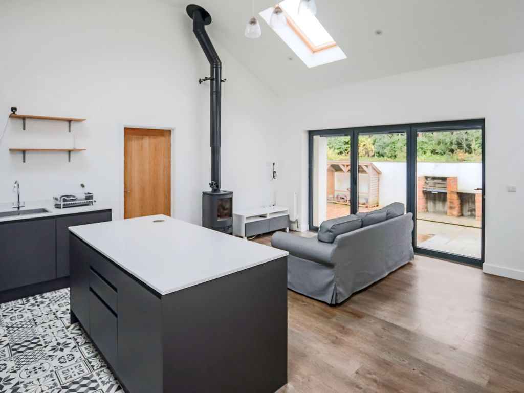 2 bed detached bungalow for sale in Keston Avenue, Coulsdon CR5, £495,000