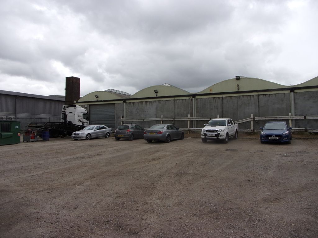 Warehouse to let in Honywood Road, Basildon SS14, £39,500 pa