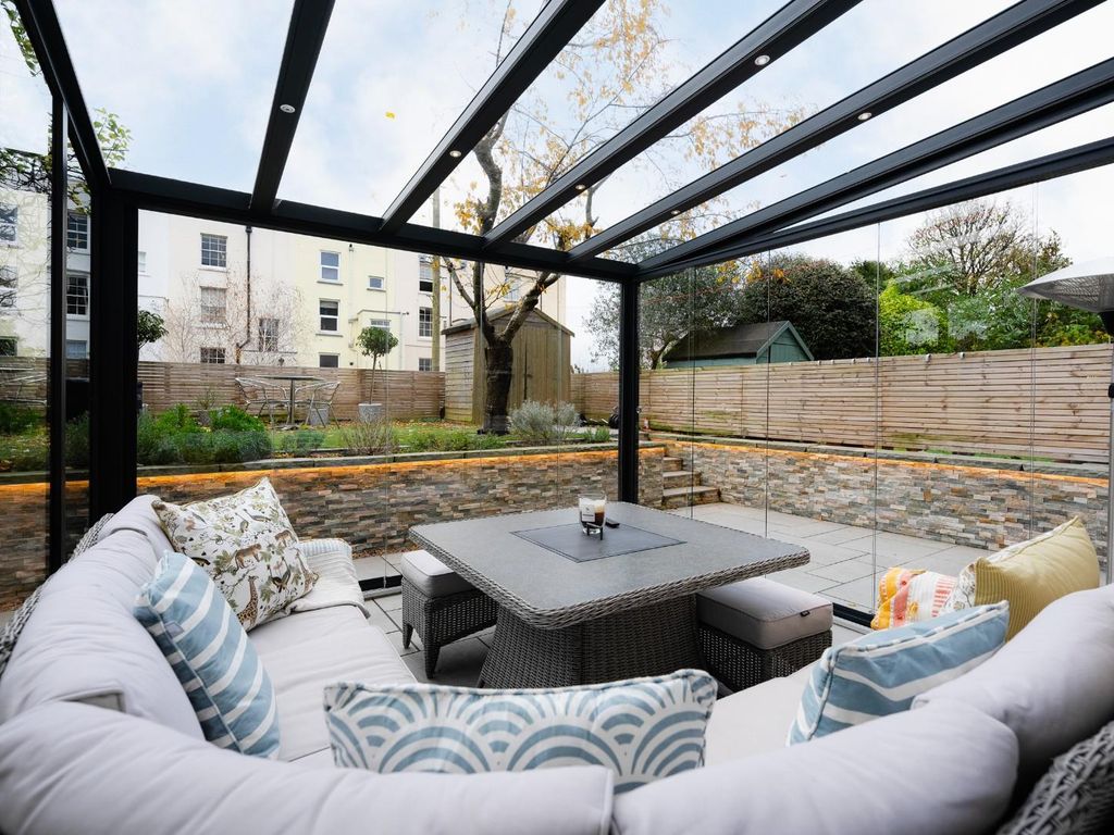 2 bed flat for sale in Cotham Side, Bristol BS6, £435,000