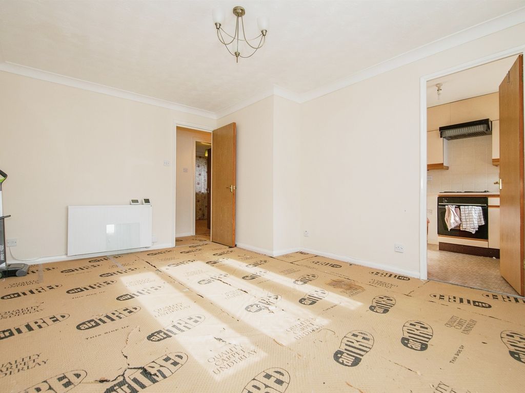 2 bed flat for sale in Brinkley Place, Colchester CO4, £140,000