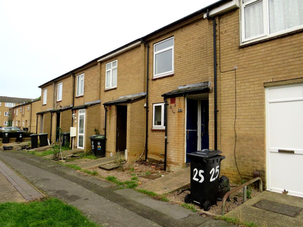 3 bed terraced house for sale in Maple Road, Rushden NN10, £160,000