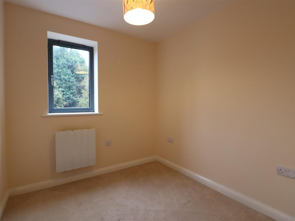 2 bed flat for sale in Castle Locks, Castle Road, Kidderminster DY11, £120,000