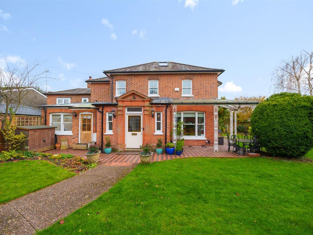 5 bed property for sale in Altwood Road, Maidenhead SL6, £1,400,000