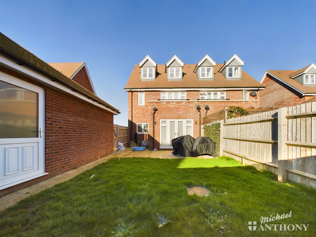 4 bed semi-detached house for sale in Fairchild End, Haddenham, Aylesbury, Buckinghamshire HP17, £590,000