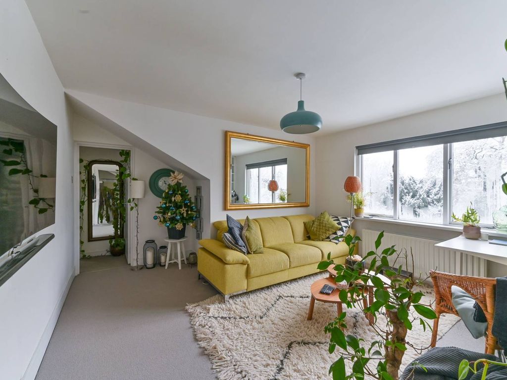 1 bed flat to rent in Birdhurst Rise, South Croydon CR2, £1,450 pcm