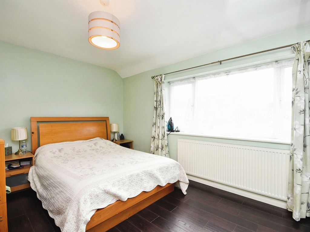 2 bed semi-detached house for sale in Archway, Romford RM3, £350,000