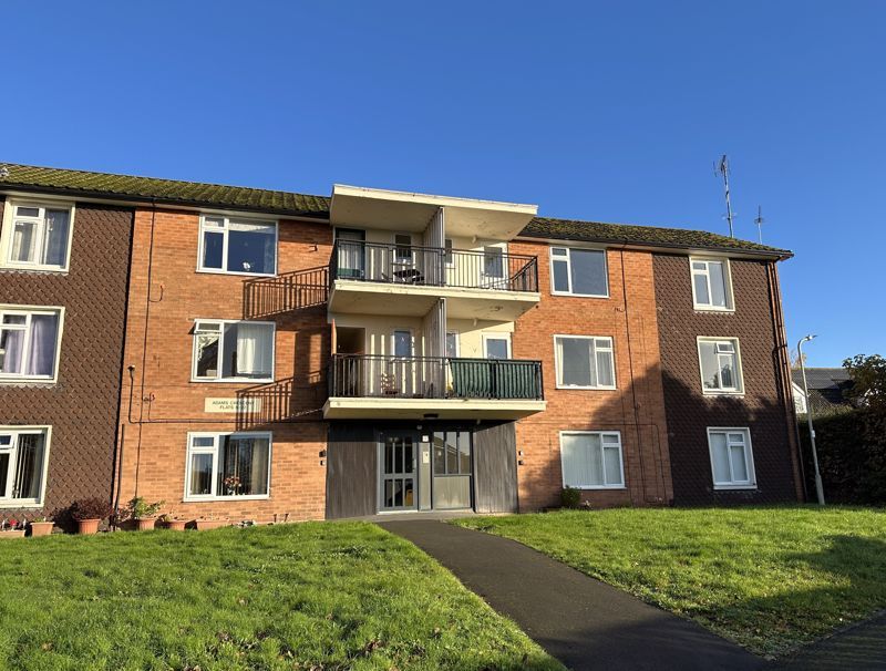 2 bed flat for sale in Adams Crescent, Newport TF10, £110,000
