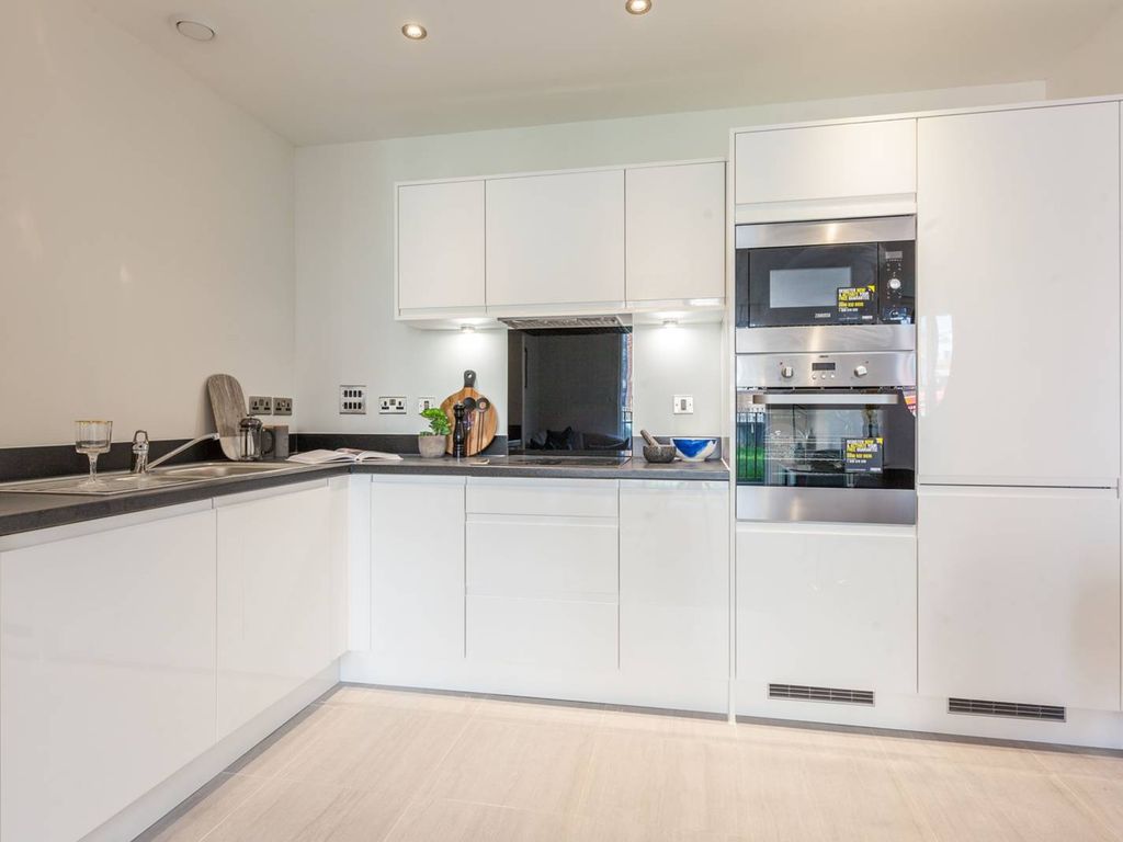 1 bed flat to rent in Gayton Road, Harrow HA1, £1,750 pcm