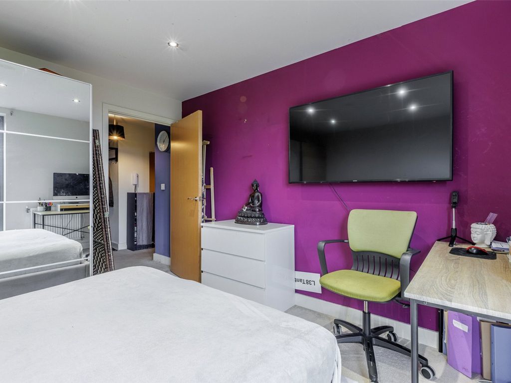 1 bed flat for sale in Nobel Close, Pulse, Colindale NW9, £308,750