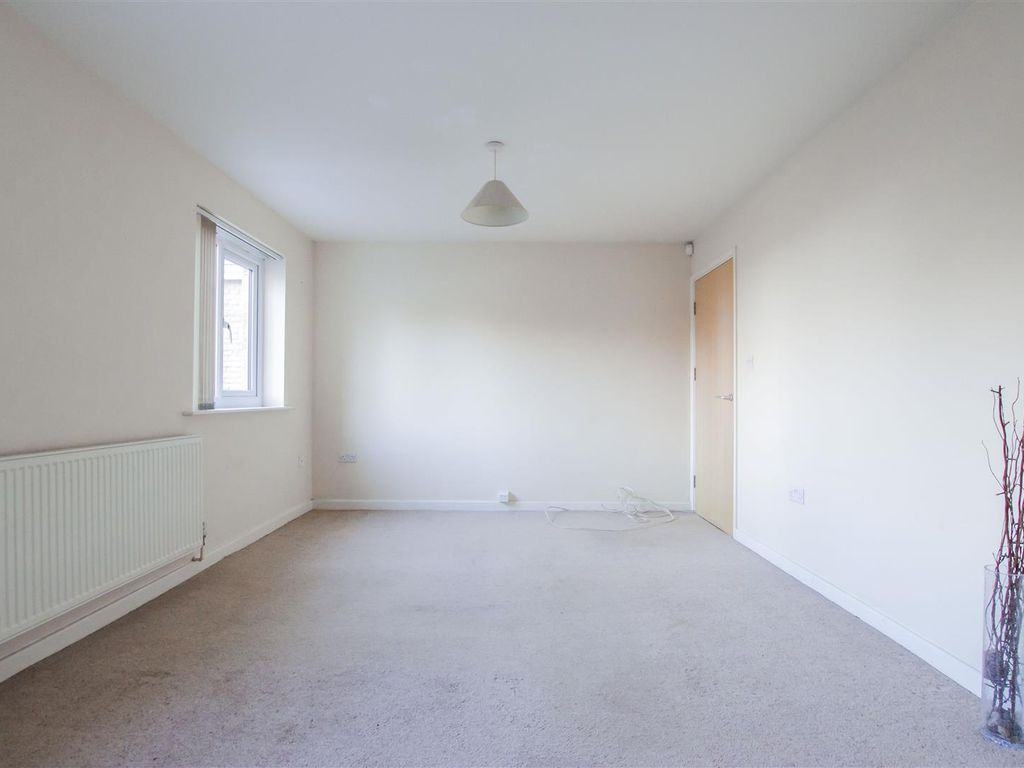 2 bed flat for sale in Imperial Court, Burnley BB12, £74,995