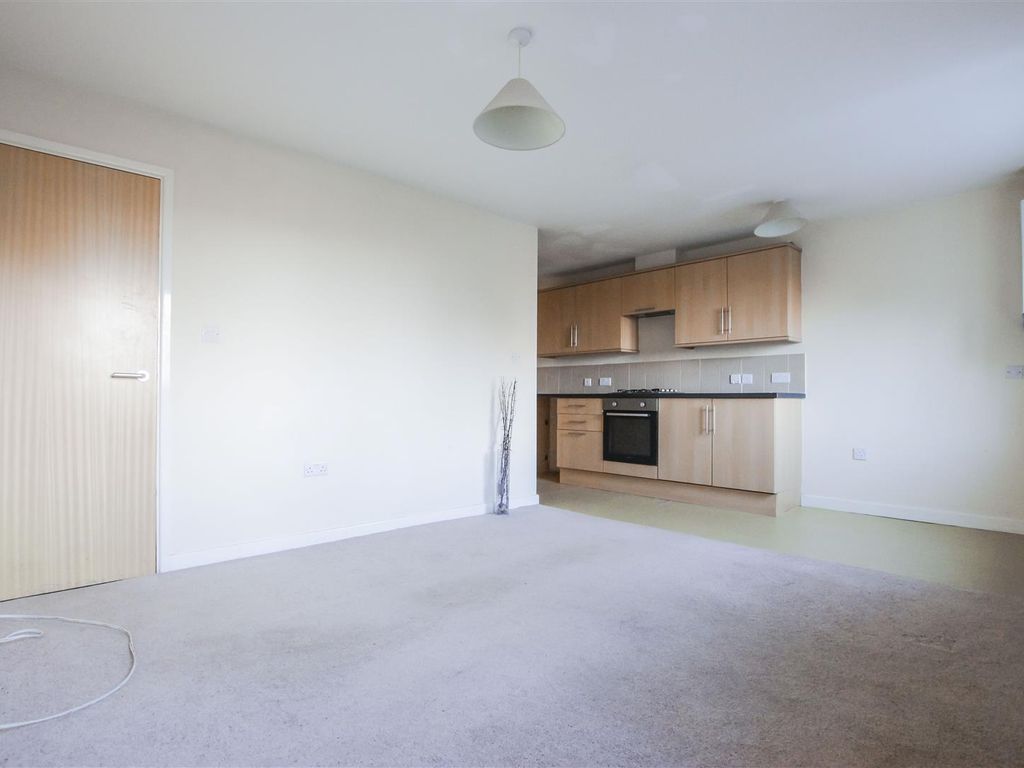 2 bed flat for sale in Imperial Court, Burnley BB12, £74,995