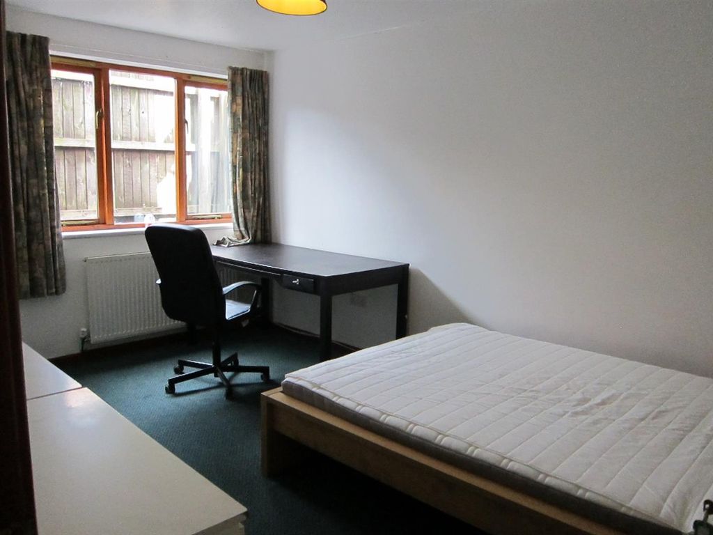 3 bed flat to rent in St. Michaels Avenue, Treforest, Pontypridd CF37, £930 pcm