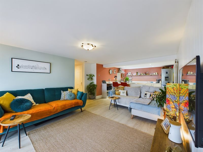 2 bed flat for sale in North Parade, Falmouth TR11, £460,000