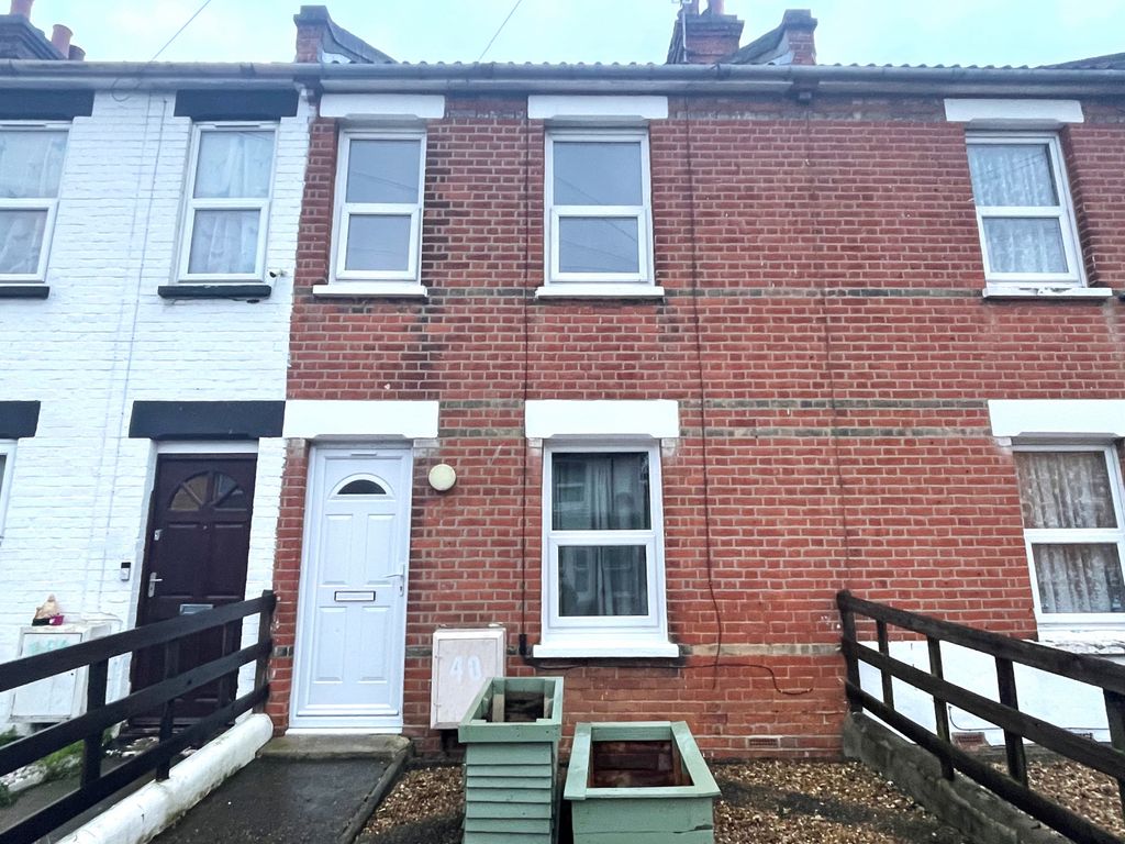 2 bed terraced house to rent in Warwick Road, Clacton-On-Sea, Essex CO15, £850 pcm