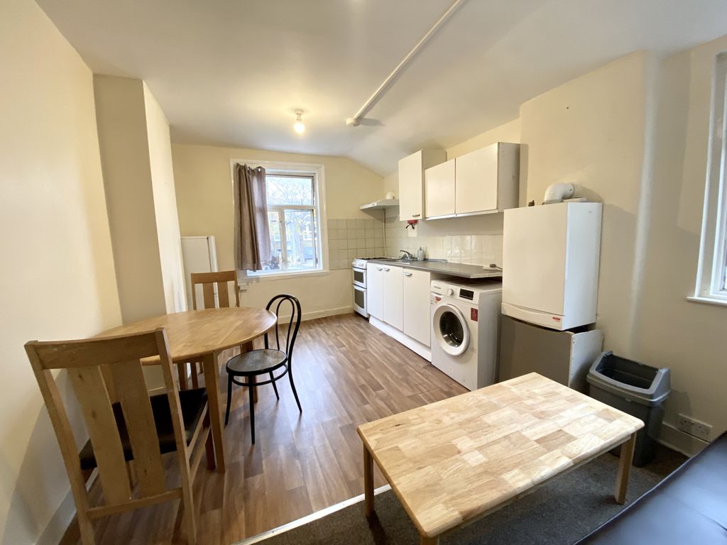 1 bed flat to rent in Hewitt Road, London N8, £1,450 pcm