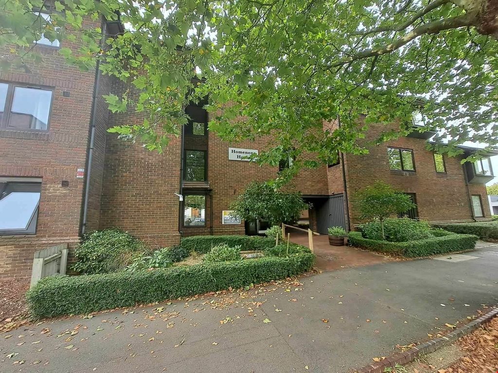 1 bed flat for sale in Homenene House, Orton Goldhay, Peterborough PE2, £40,000