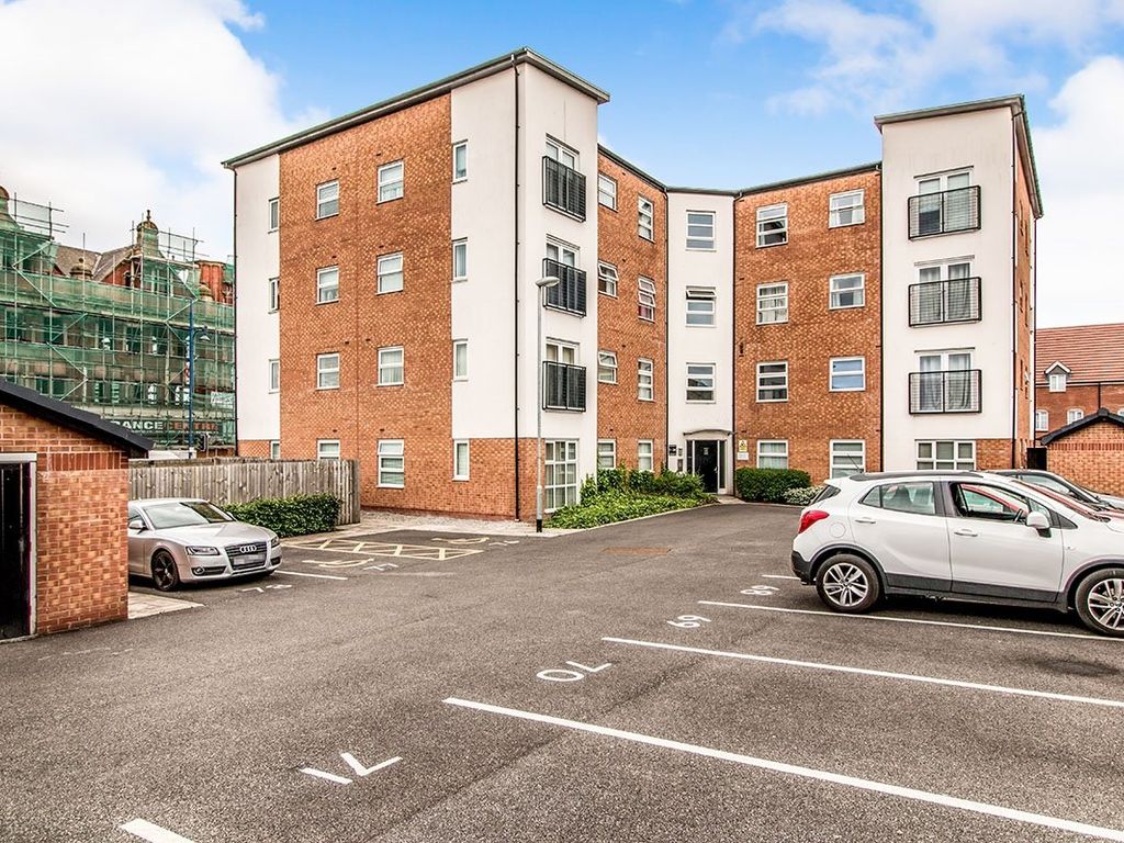 2 bed flat for sale in Ivy Graham Close, Manchester M40, £115,000