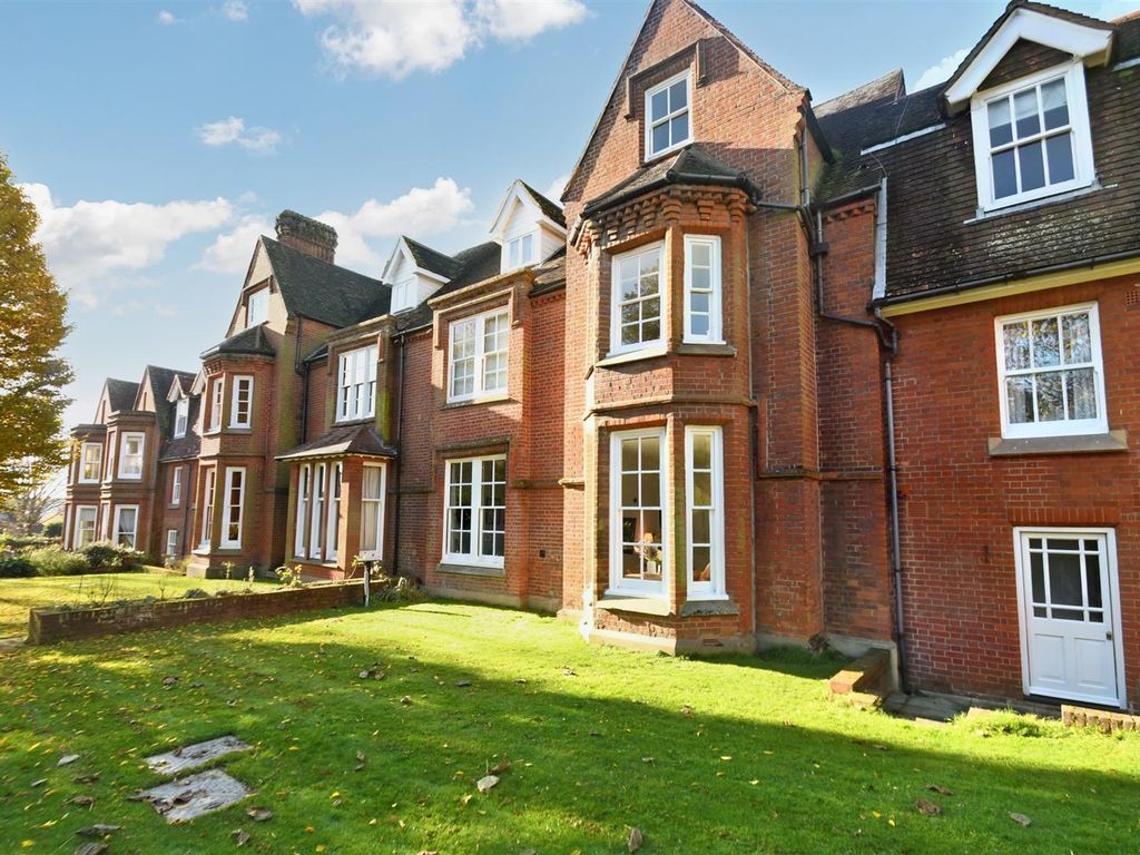 3 bed flat for sale in Henley Road, Ipswich IP1, £220,000