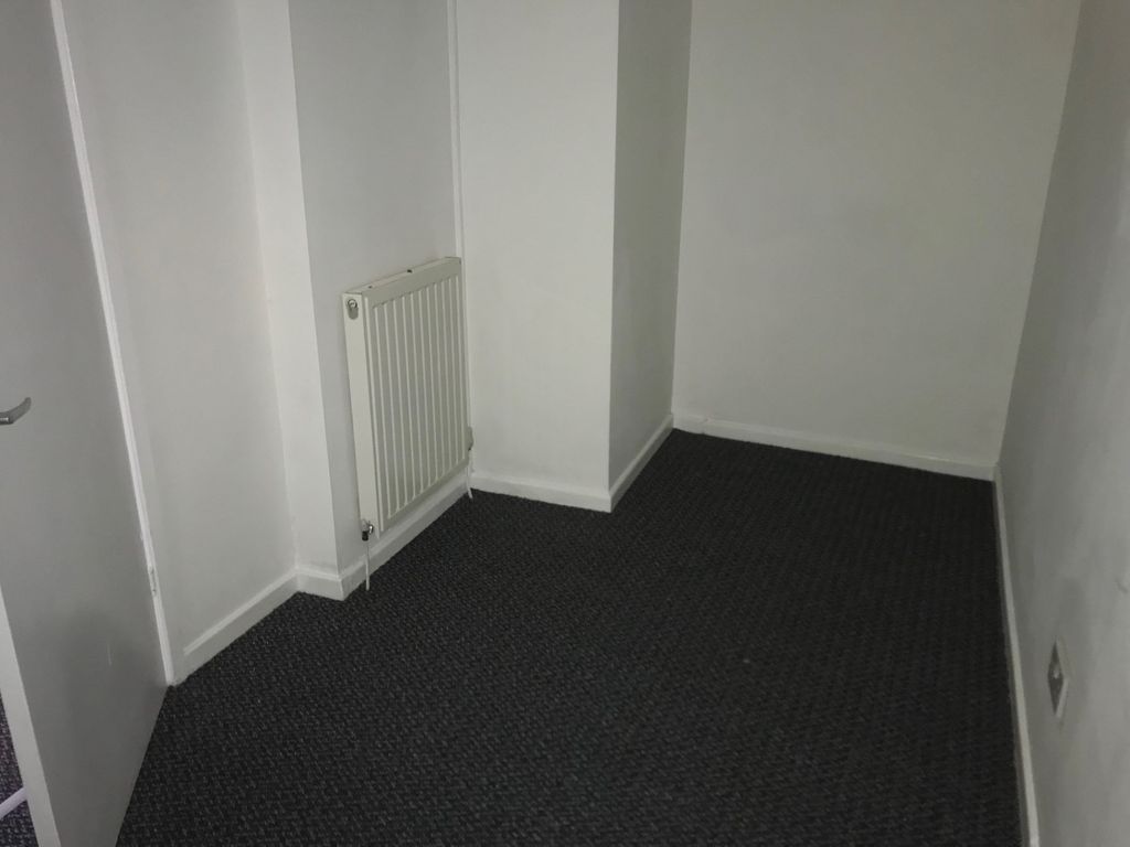 1 bed flat to rent in Whalley Road, Accrington BB5, £400 pcm