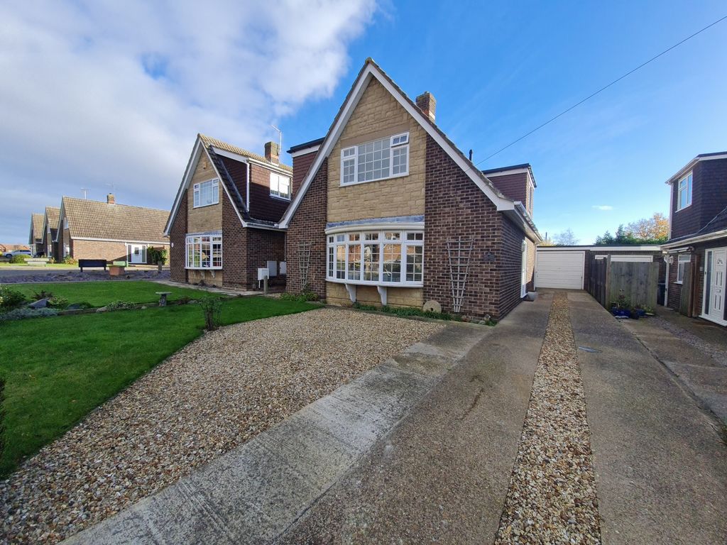 4 bed property for sale in Coniston Road, Gunthorpe PE4, £350,000