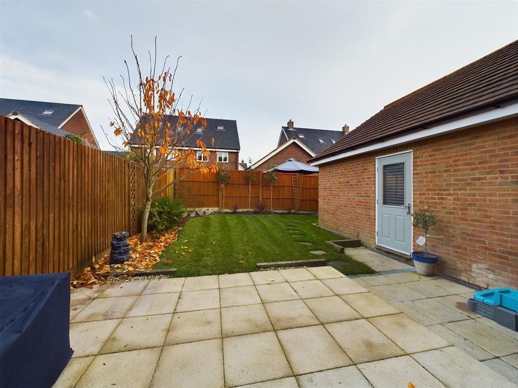 3 bed semi-detached house for sale in Jade Way, Crawley RH10, £435,000