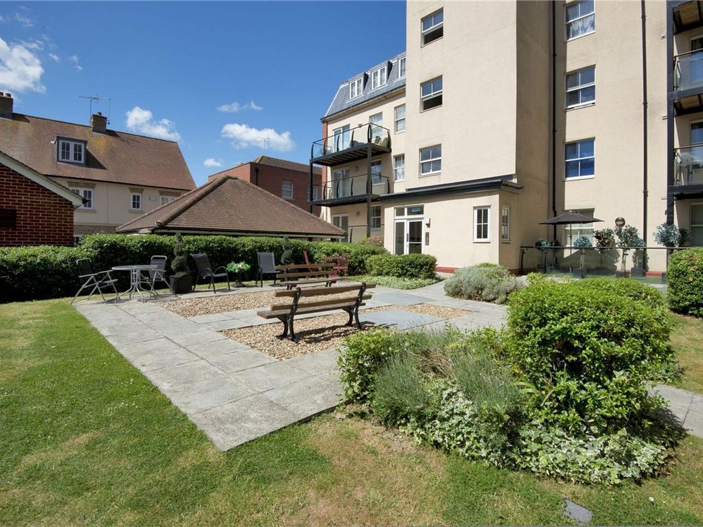 2 bed flat for sale in Flagstaff Court, Canterbury CT1, £240,000