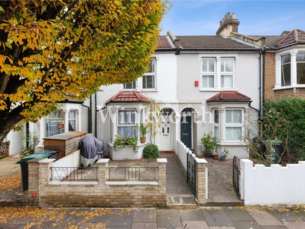 2 bed terraced house for sale in Greenfield Road, London N15, £600,000