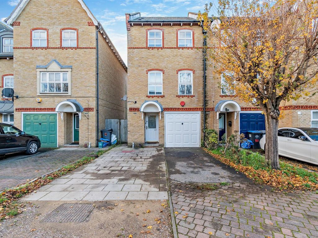 3 bed end terrace house for sale in Chamberlayne Avenue, Wembley HA9, £589,999