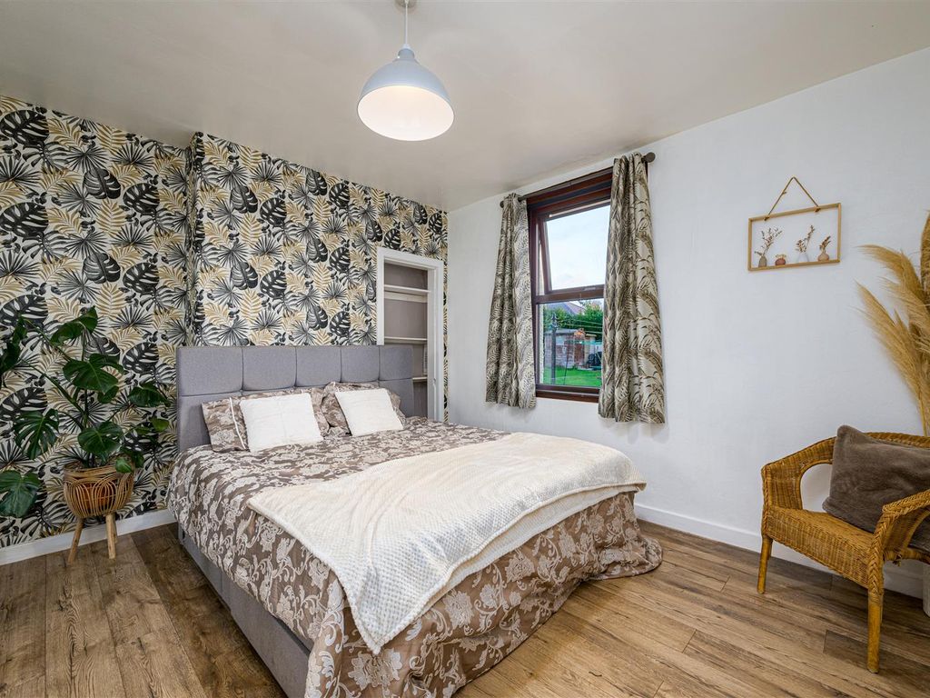 2 bed flat for sale in Muir Street, Kirriemuir DD8, £70,000