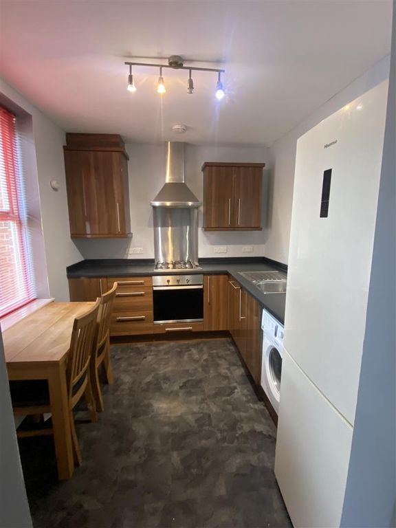 2 bed flat to rent in Corunna Court, Wrexham LL13, £825 pcm