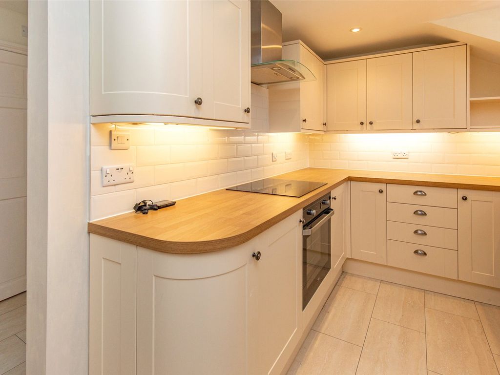 2 bed flat for sale in Apsley Villas, Kingsdown Parade, Bristol BS6, £300,000