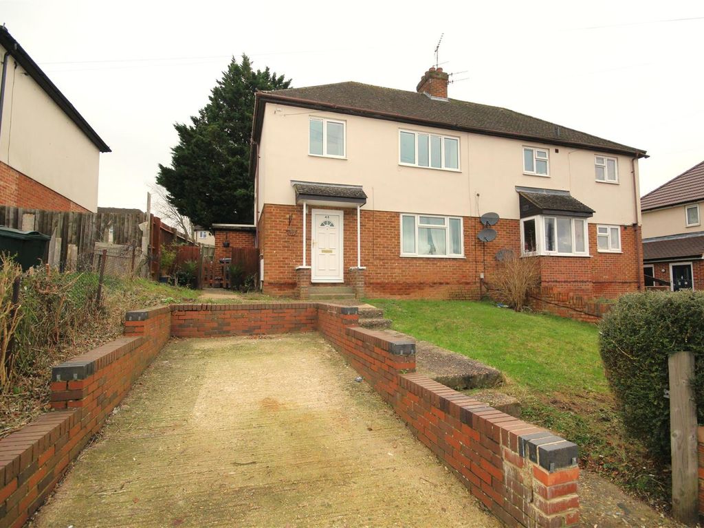 2 bed maisonette for sale in Bookerhill Road, High Wycombe HP12, £235,000