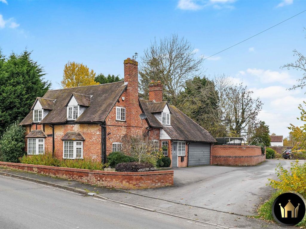 4 bed detached house for sale in Arrow, Alcester B49, £650,000
